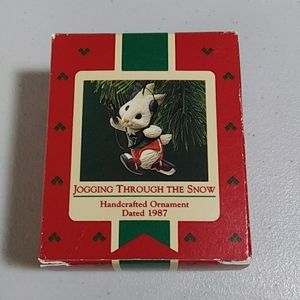 Hallmark "Jogging Through The Snow" 1987 Ornament